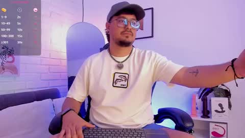 Snapshot of daviidevans chatting on 01.12.26 David Evans online show from 01.12.26