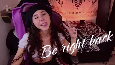 Snapshot of davina_heart chatting on 12.15.25 Davina online show from 12.15.25