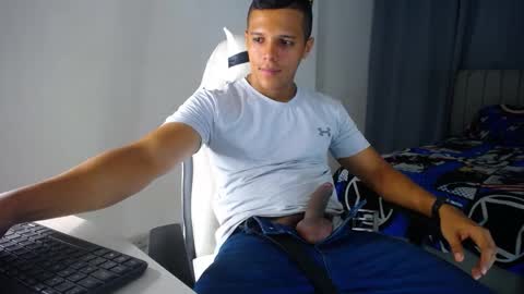 Snapshot of davisito7 chatting on 12.18.25 David Angel online show from 12.18.25