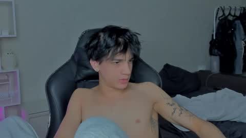 Snapshot of davisross chatting on 12.17.24 davis online show from 12.17.24