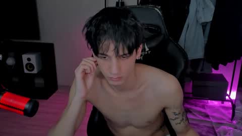 Snapshot of davisross chatting on 02.05.25 davis online show from 02.05.25