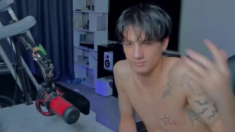 Snapshot of davisross chatting on 09.09.25 davis online show from 09.09.25