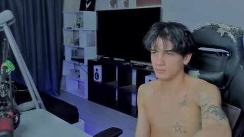 Snapshot of davisross chatting on 09.21.25 davis online show from 09.21.25