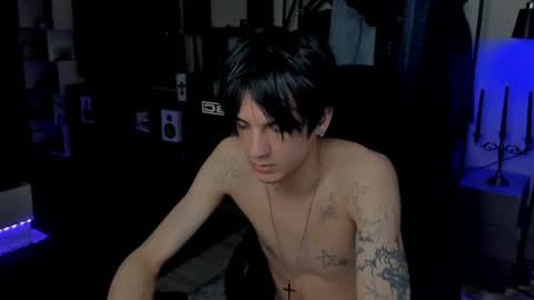 Snapshot of davisross chatting on 06.16.26 davis online show from 06.16.26