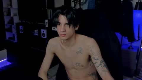 Snapshot of davisross chatting on 06.19.26 davis online show from 06.19.26