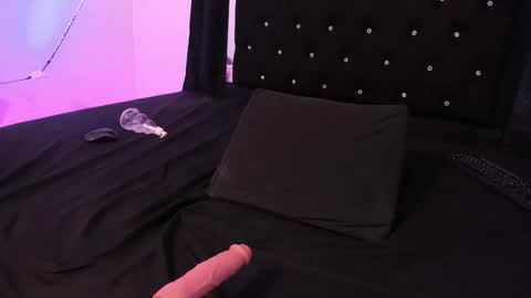 Snapshot of dayanroux chatting on 10.29.25 dayanroux online show from 10.29.25