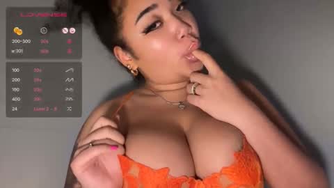 Snapshot of dayqueen1 chatting on 12.22.25 dayqueen1 online show from 12.22.25