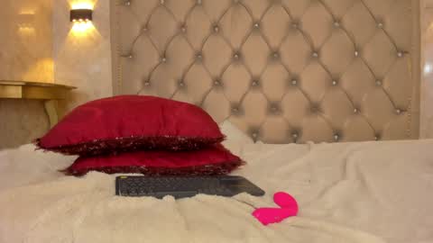 DAYRA ANGELS online show from 01.04.25