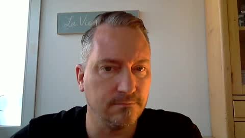Snapshot of daytrader77 chatting on 04.22.26 daytrader77 online show from 04.22.26