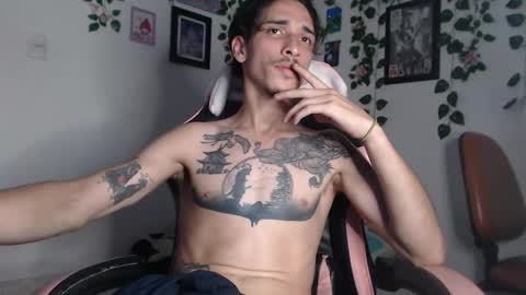 Snapshot of dazzayyy chatting on 12.05.24 dazzayy online show from 12.05.24