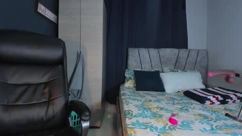 Snapshot of dcollins_ chatting on 11.03.25 dcollins_ online show from 11.03.25