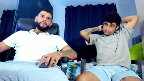 Snapshot of dcollins_ chatting on 11.27.25 dcollins_ online show from 11.27.25