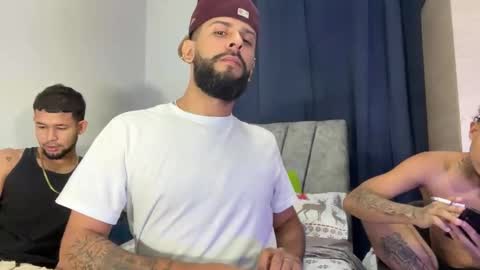 Snapshot of dcollins_ chatting on 12.04.25 dcollins_ online show from 12.04.25