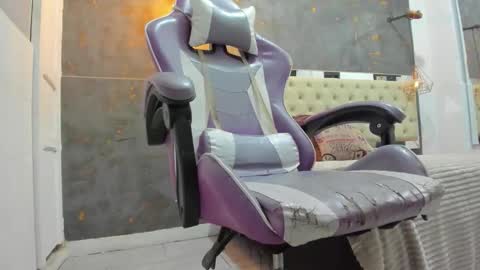 Snapshot of de_lirio chatting on 12.15.25 de_lirio online show from 12.15.25