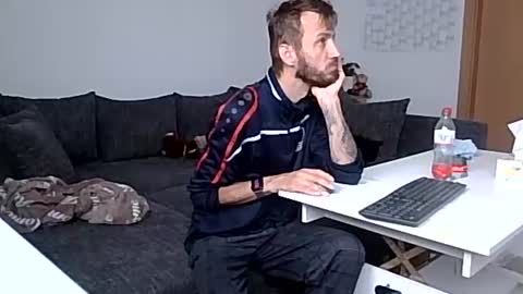 Snapshot of deaf_fc_union_berlin14 chatting on 06.15.26 robert online show from 06.15.26