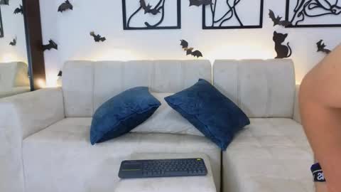 Snapshot of deam_broowm chatting on 10.31.25 Andres online show from 10.31.25