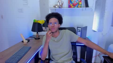 Snapshot of deamon_devil chatting on 11.18.25 deamon_devil online show from 11.18.25