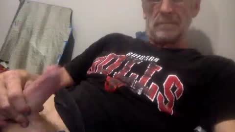 Snapshot of deanofflove221000 chatting on 10.05.25 deanofflove221000 online show from 10.05.25