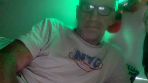 Snapshot of deanofflove221000 chatting on 10.28.25 deanofflove221000 online show from 10.28.25