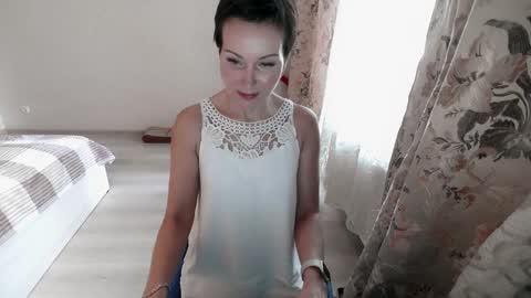 Snapshot of dear_mia_ chatting on 01.25.25 Mia online show from 01.25.25