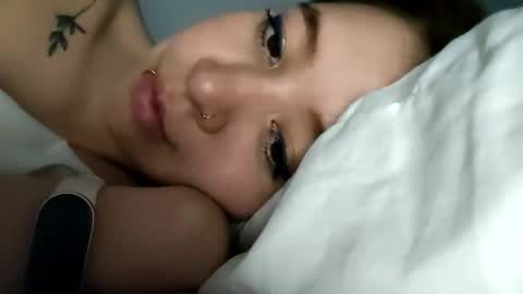 dearmilu28 online show from 10.18.25