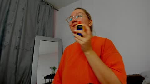 Snapshot of debbie_taylor chatting on 12.09.24 Debbie Mon Tue Fri Sun Sat GMT 3 1000am - 0400pm online show from 12.09.24