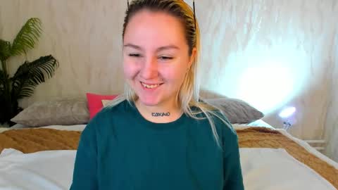 Snapshot of debbie_taylor chatting on 10.13.25 Debbie Mon Tue Fri Sun Sat GMT 3 1000am - 0400pm online show from 10.13.25
