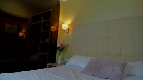 Debbie Mon Tue Fri Sun Sat GMT 3 1000am - 0400pm  online show from 12.02.25