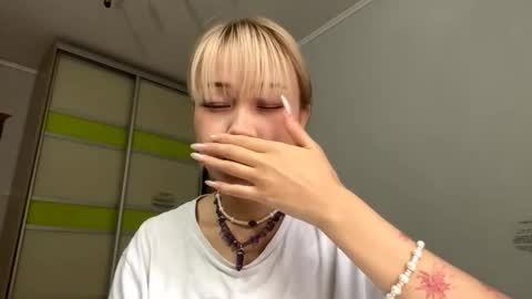 Snapshot of debbisomogye chatting on 11.06.25 Azomi online show from 11.06.25