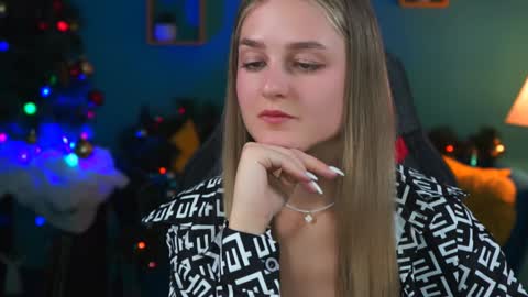 Snapshot of deboralarson chatting on 12.20.24 Debora online show from 12.20.24