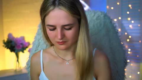 Snapshot of deboralarson chatting on 09.18.25 Debora online show from 09.18.25