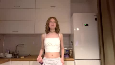 Snapshot of deboramcdonnall chatting on 12.15.25 Hello My name is Sarah im new model here and little but shy. online show from 12.15.25