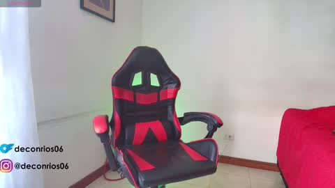 Snapshot of deconrios chatting on 01.06.26 Santiago online show from 01.06.26