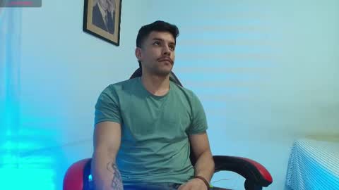 Snapshot of deconrios chatting on 02.02.26 Santiago online show from 02.02.26