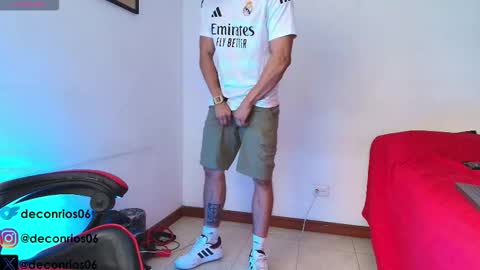 Snapshot of deconrios chatting on 02.13.26 Santiago online show from 02.13.26