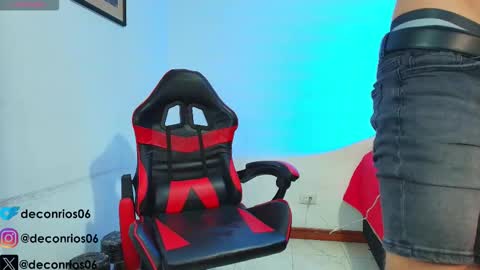 Snapshot of deconrios chatting on 02.20.26 Santiago online show from 02.20.26