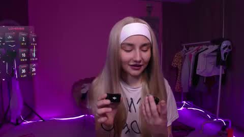 Snapshot of dee_liciouss chatting on 11.25.25 Kayla online show from 11.25.25