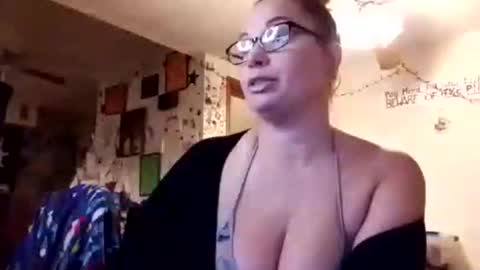 Snapshot of deedeemarie02 chatting on 11.20.25 Deedeemarie02 online show from 11.20.25