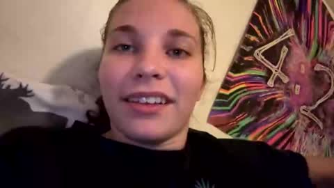 Snapshot of deepthroatqueen33 chatting on 10.13.25 deepthroatqueen33 online show from 10.13.25