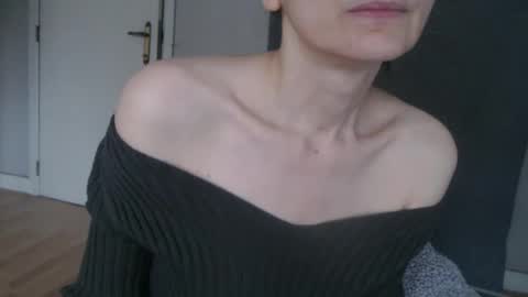 KamiDevi online show from 10.15.25