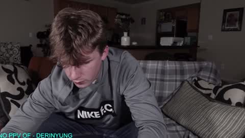 Snapshot of deeyungguy chatting on 01.16.25 more content and goodies online show from 01.16.25