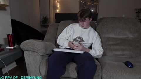 Snapshot of deeyungguy chatting on 01.21.25 more content and goodies online show from 01.21.25