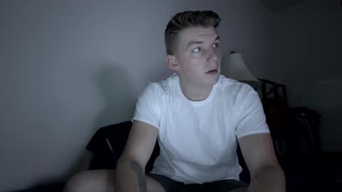 Snapshot of deeyungguy chatting on 11.11.25 more content and goodies online show from 11.11.25