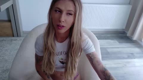 Snapshot of deidi_sweet chatting on 10.24.25 Di online show from 10.24.25