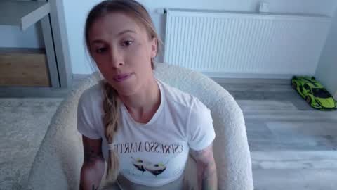 Snapshot of deidi_sweet chatting on 11.21.25 Di online show from 11.21.25