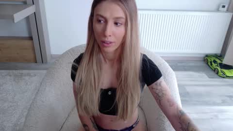 Snapshot of deidi_sweet chatting on 11.24.25 Di online show from 11.24.25