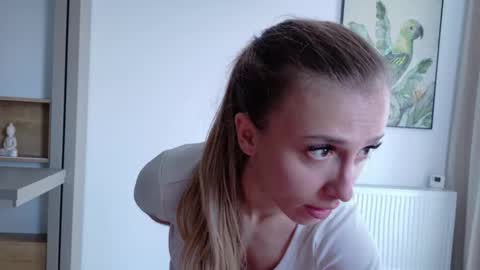 Snapshot of deidi_sweet chatting on 12.04.25 Di online show from 12.04.25