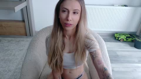 Snapshot of deidi_sweet chatting on 04.09.26 Di online show from 04.09.26