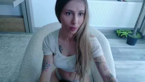 Snapshot of deidi_sweet chatting on 04.28.26 Di online show from 04.28.26