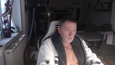 deinprinz2312 online show from 10.16.25